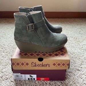 Skechers color: grey size: 6.5